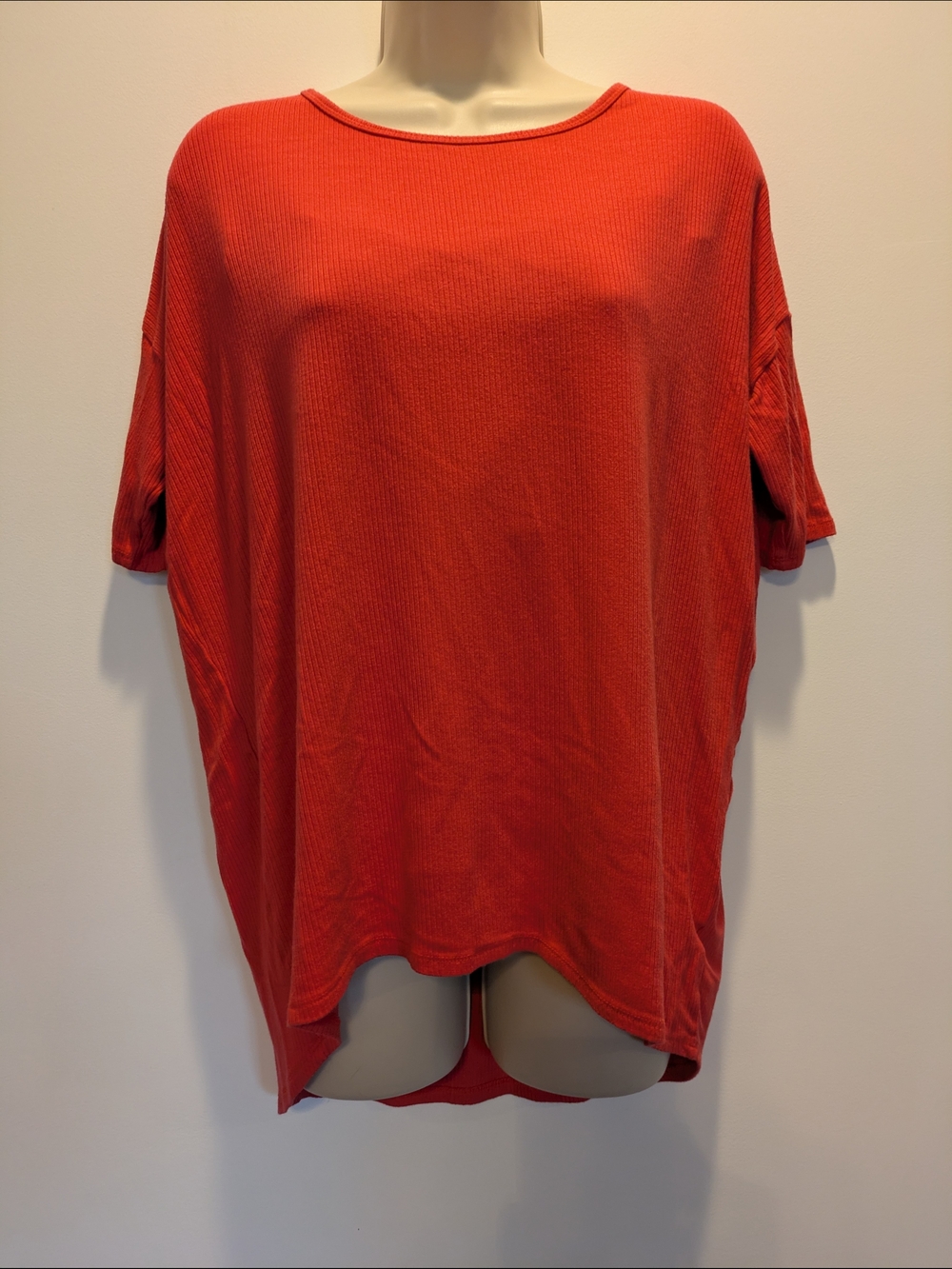 ❤️ 3/$30 LuLaRoe Irma Oversized Ribbed Tee in Coral Size Small